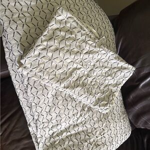 Nate Berkus Queen Comforter Geometric Patterned Cream and Black Bedding Set